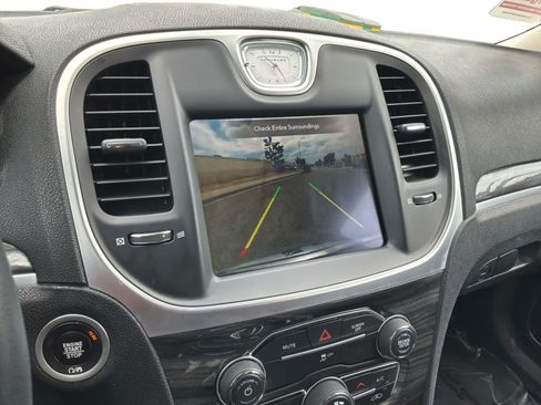 Used 2022 Chrysler 300 Touring RWD image 13