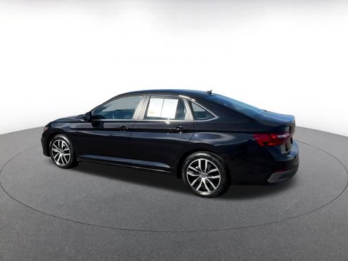 Used 2025 Volkswagen Jetta SE image 10