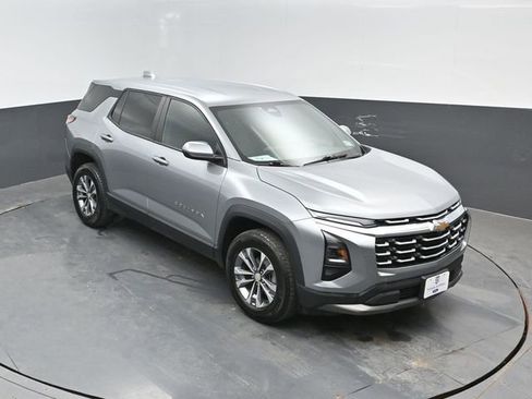 Used 2025 Chevrolet Equinox LT AWD/4WD image 16