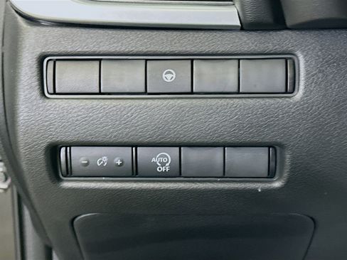 Used 2023 Nissan Rogue SV image 17