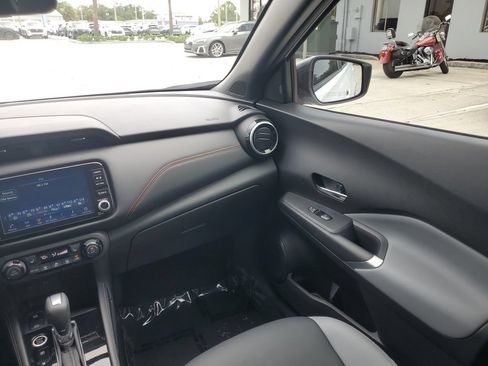 Used 2024 Nissan Kicks SR w/ SR Premium Package FWD image 23