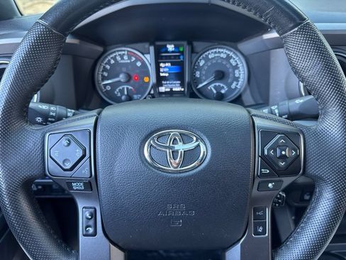 Used 2022 Toyota Tacoma TRD Off-Road w/ TRD Premium Off Road Package AWD/4WD image 22