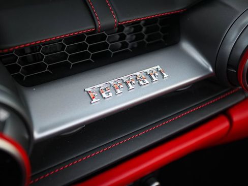 Used 2021 Ferrari 812 GTS RWD image 33