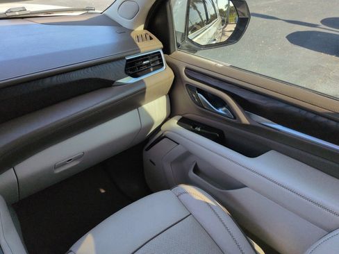 Used 2023 GMC Yukon XL Denali AWD/4WD image 17