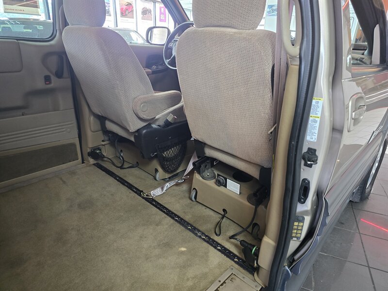 Used 2004 Pontiac Montana Extended w/ Convenience Package #1 FWD image 16