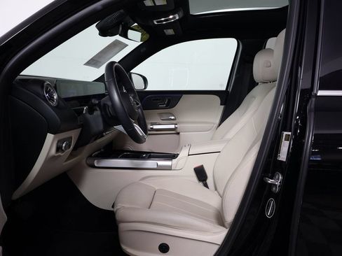 Used 2025 Mercedes-Benz GLB 250 image 10
