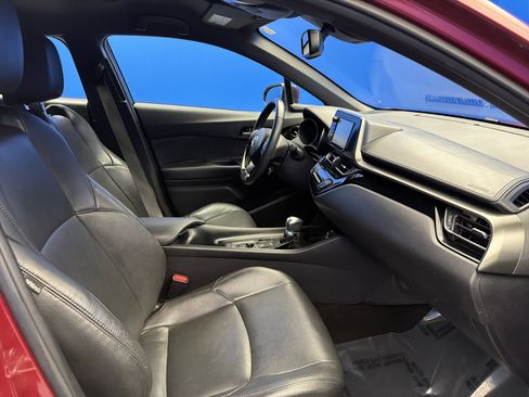 Used 2018 Toyota C-HR XLE FWD image 24