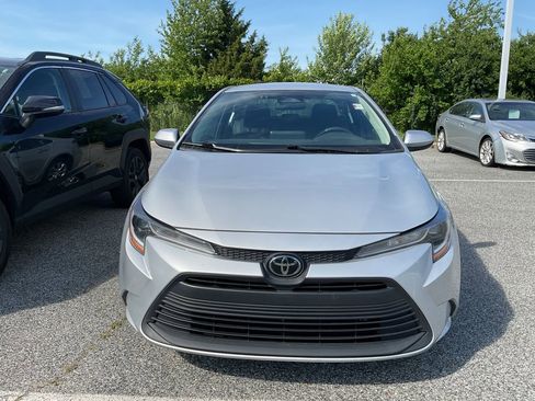 Used 2024 Toyota Corolla LE FWD image 3