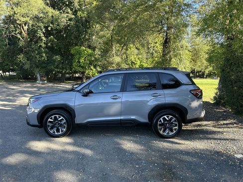 Certified 2025 Subaru Forester Premium image 5