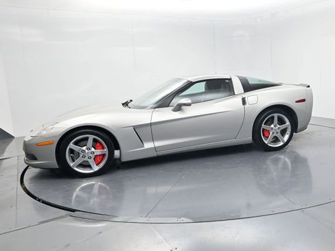 Used 2005 Chevrolet Corvette Coupe w/ Preferred Equipment Group RWD image 4