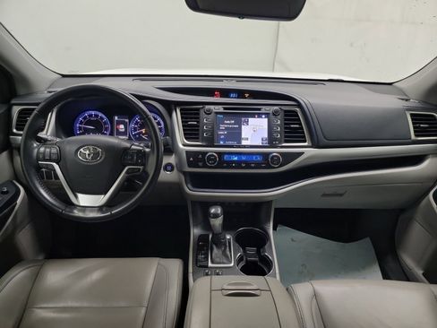 Used 2019 Toyota Highlander XLE image 15