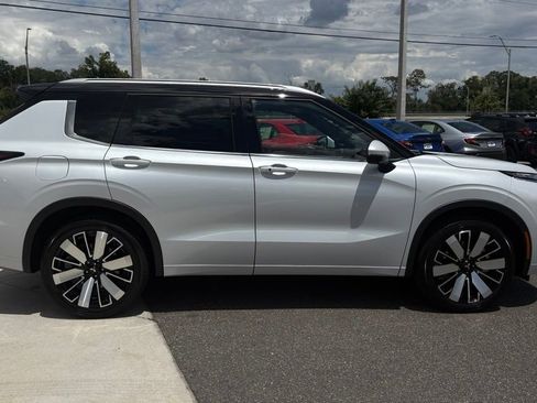 Used 2025 Mitsubishi Outlander SEL FWD image 4