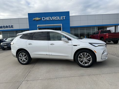 Used 2024 Buick Enclave Premium w/ Experience Buick Package image 2