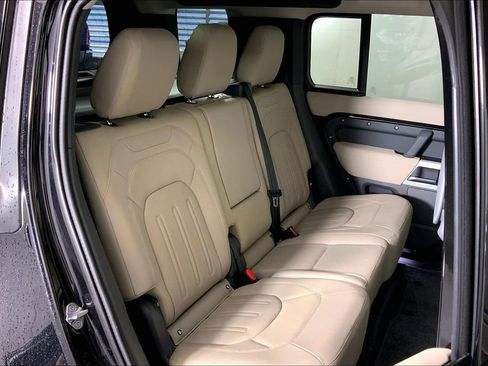 Used 2022 Land Rover Defender 110 SE AWD/4WD image 26