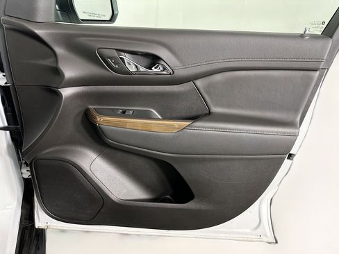 Used 2023 GMC Acadia SLE w/ Driver Convenience Package image 34