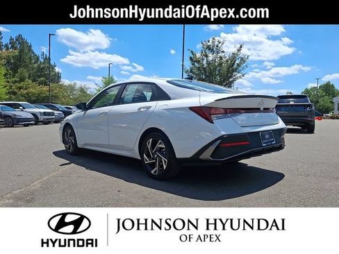 Used 2025 Hyundai Elantra SEL FWD image 22