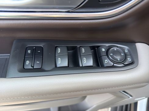 Used 2022 Chevrolet Tahoe LT w/ Luxury Package image 12