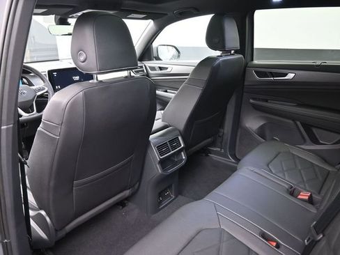 New 2026 Volkswagen Atlas Cross Sport SE FWD image 2