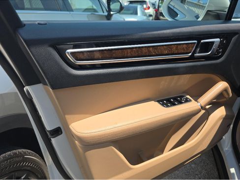 Used 2019 Porsche Cayenne S AWD/4WD image 9