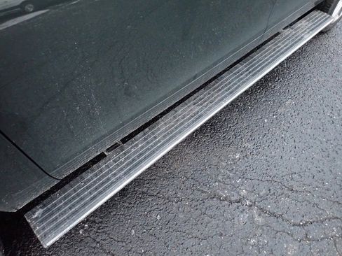 Used 2023 Ford Expedition Max Limited image 13