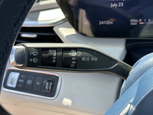 Used 2025 Buick Enclave Avenir w/ Super Cruise Package FWD image 28