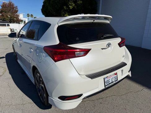 Used 2017 Toyota Corolla iM image 4