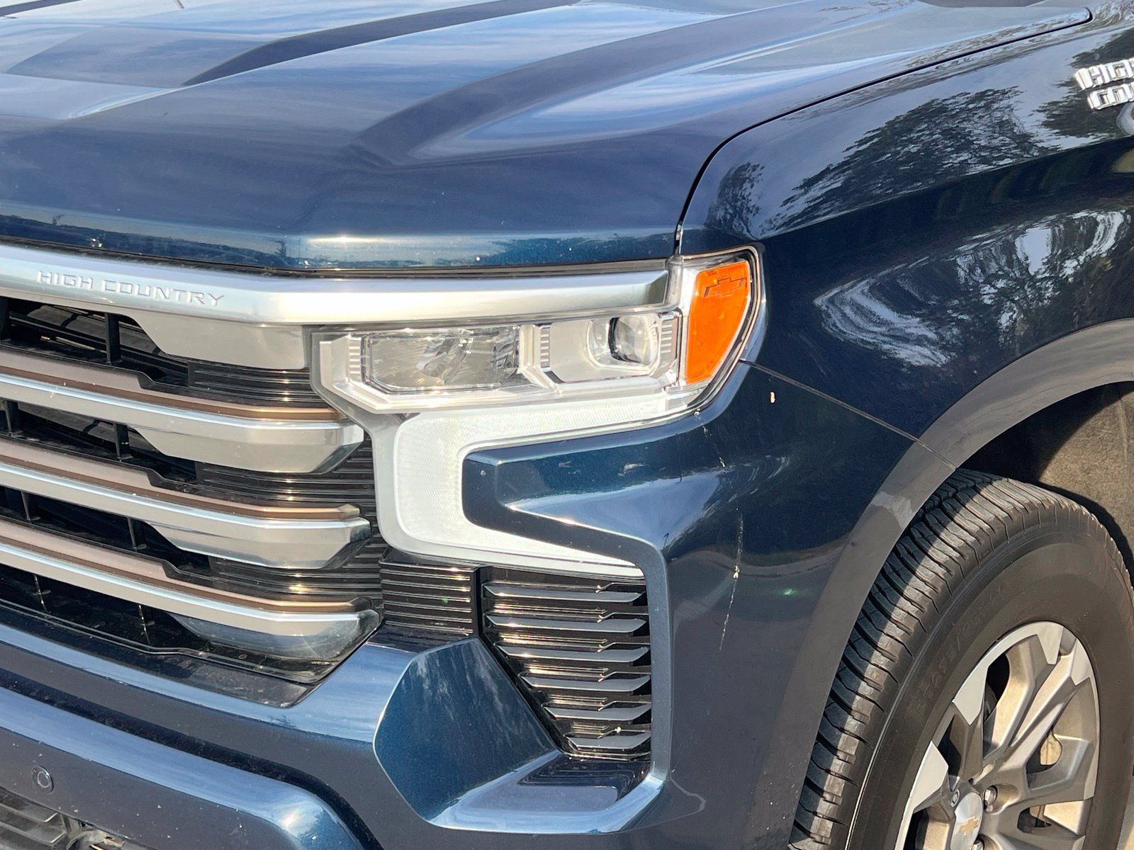 Used 2022 Chevrolet Silverado 1500 High Country w/ Z71 Off-Road Package AWD/4WD image 4