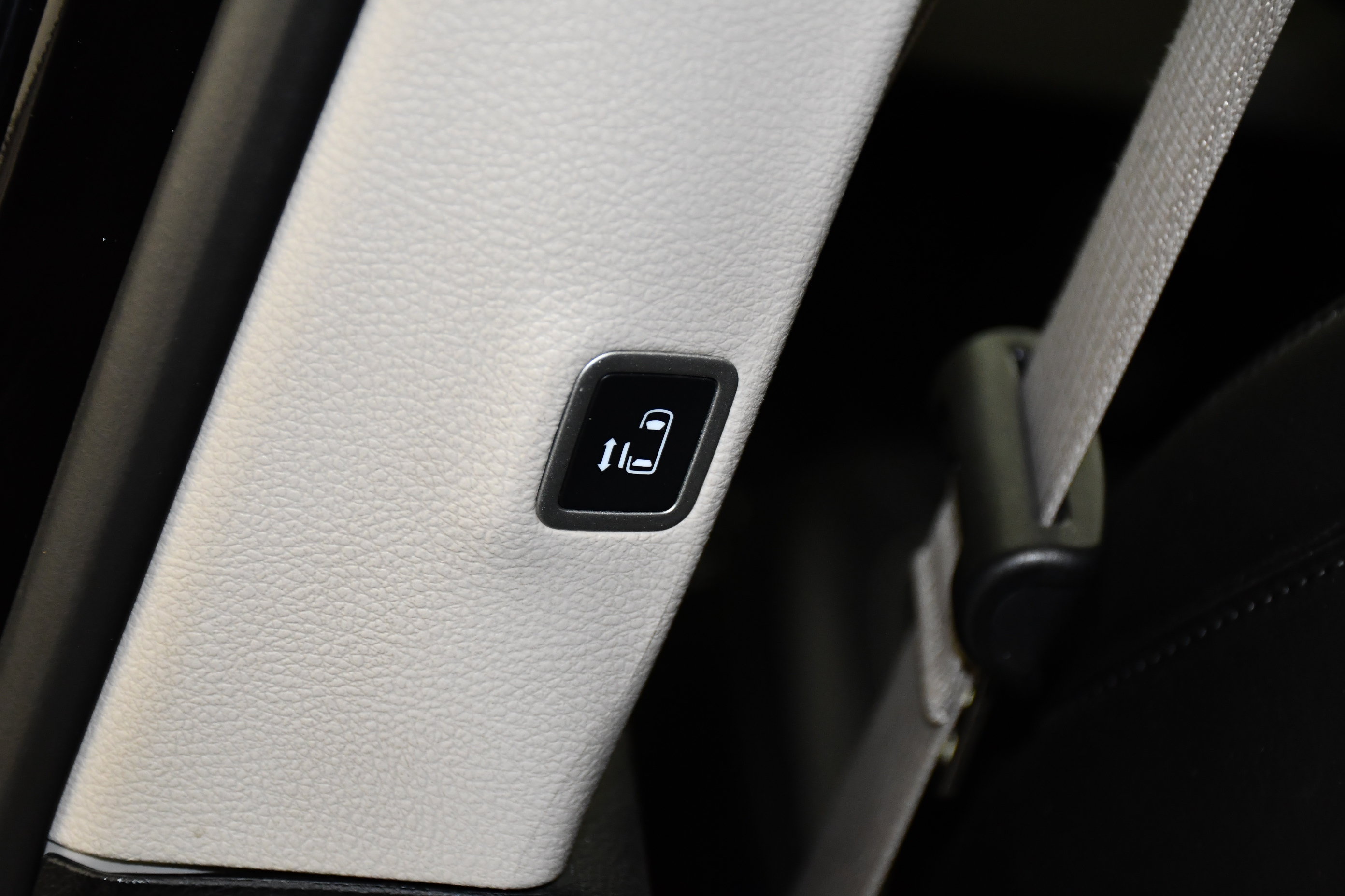 Used 2024 Chrysler Pacifica Limited FWD image 46