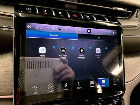 Used 2024 Jeep Grand Cherokee Limited w/ Luxury Tech Group II image 37