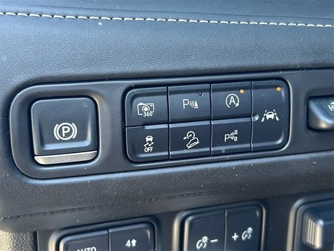 Used 2024 GMC Yukon Denali Ultimate image 31