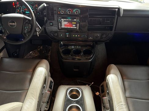 Used 2020 GMC Savana 2500 Extended w/ Enhanced Convenience Package image 13