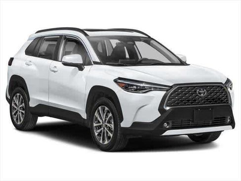 Used 2025 Toyota Corolla Cross XLE image 6