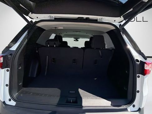Used 2020 Chevrolet Traverse LT image 12