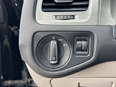 Used 2016 Volkswagen Golf S image 15