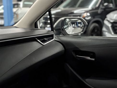 Used 2021 Toyota Corolla LE image 17