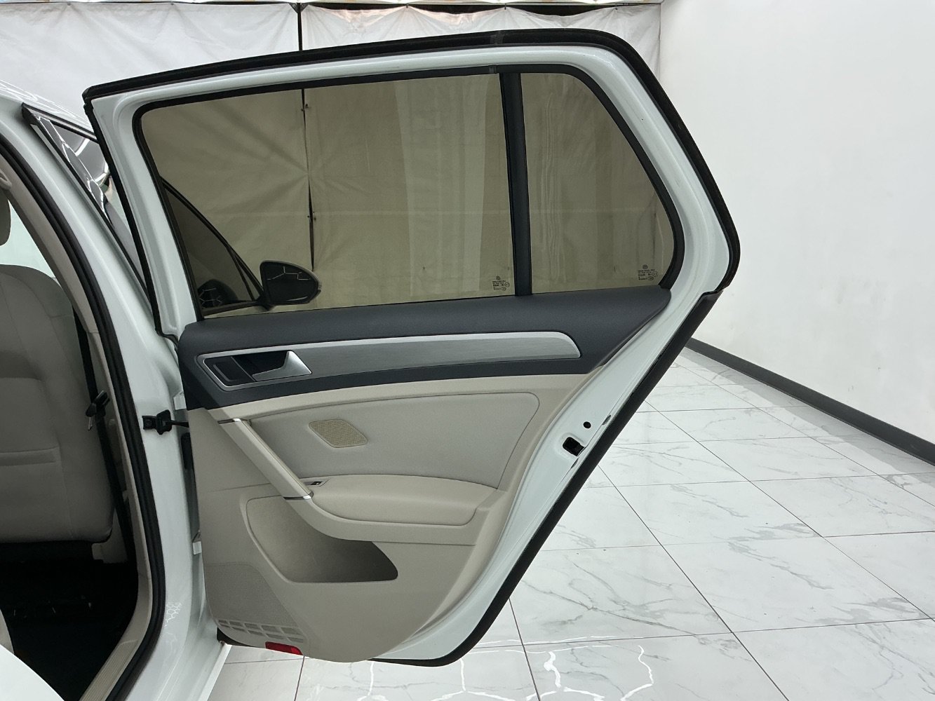 Used 2016 Volkswagen Golf S FWD image 25