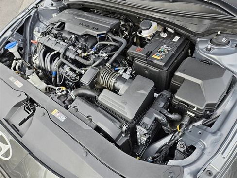 Used 2024 Hyundai Elantra SEL w/ Convenience Package image 18