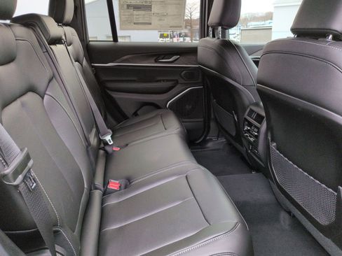 New 2026 Jeep Grand Cherokee Limited image 24