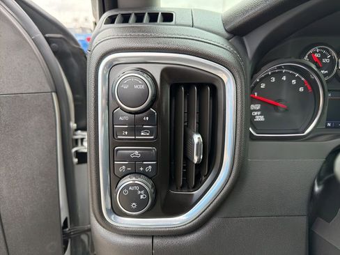 Used 2022 Chevrolet Silverado 1500 LT image 24