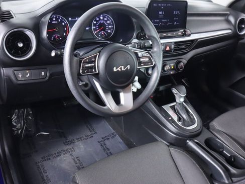 Used 2023 Kia Forte LXS w/ LXS Technology Package image 9