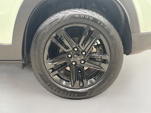 Used 2024 Chevrolet Trax ACTIV w/ Driver Confidence Package image 30