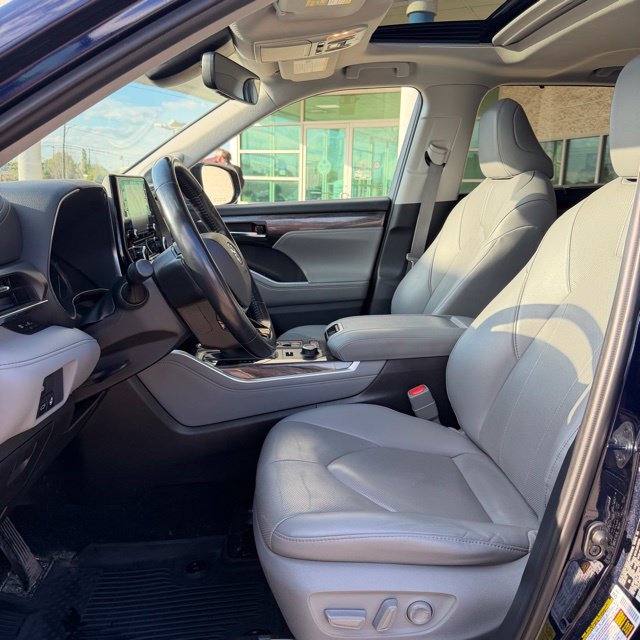 Used 2021 Toyota Highlander Limited AWD/4WD image 10