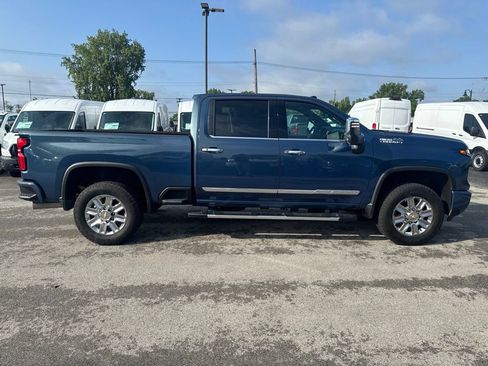 Used 2026 Chevrolet Silverado 2500 High Country w/ Technology Package AWD/4WD image 2