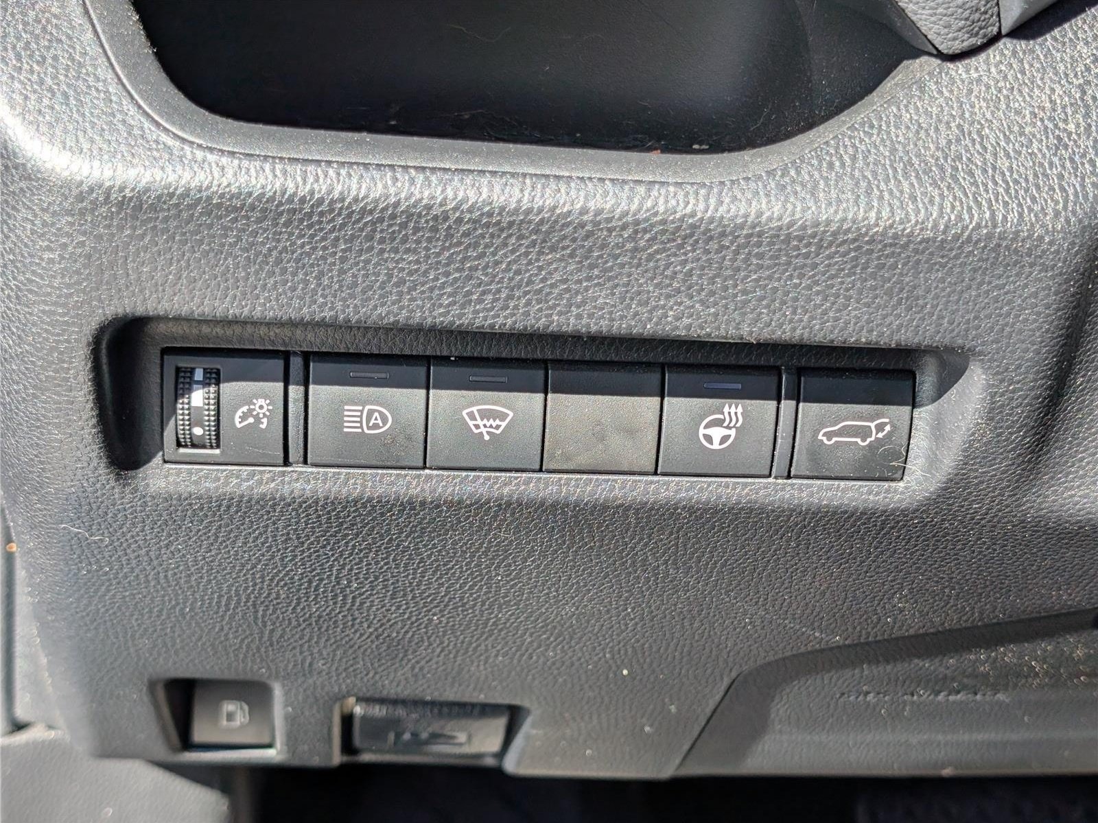 Used 2022 Toyota RAV4 SE w/ Convenience Package AWD/4WD image 22