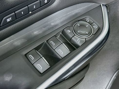 Used 2025 Cadillac XT4 Premium Luxury FWD image 28