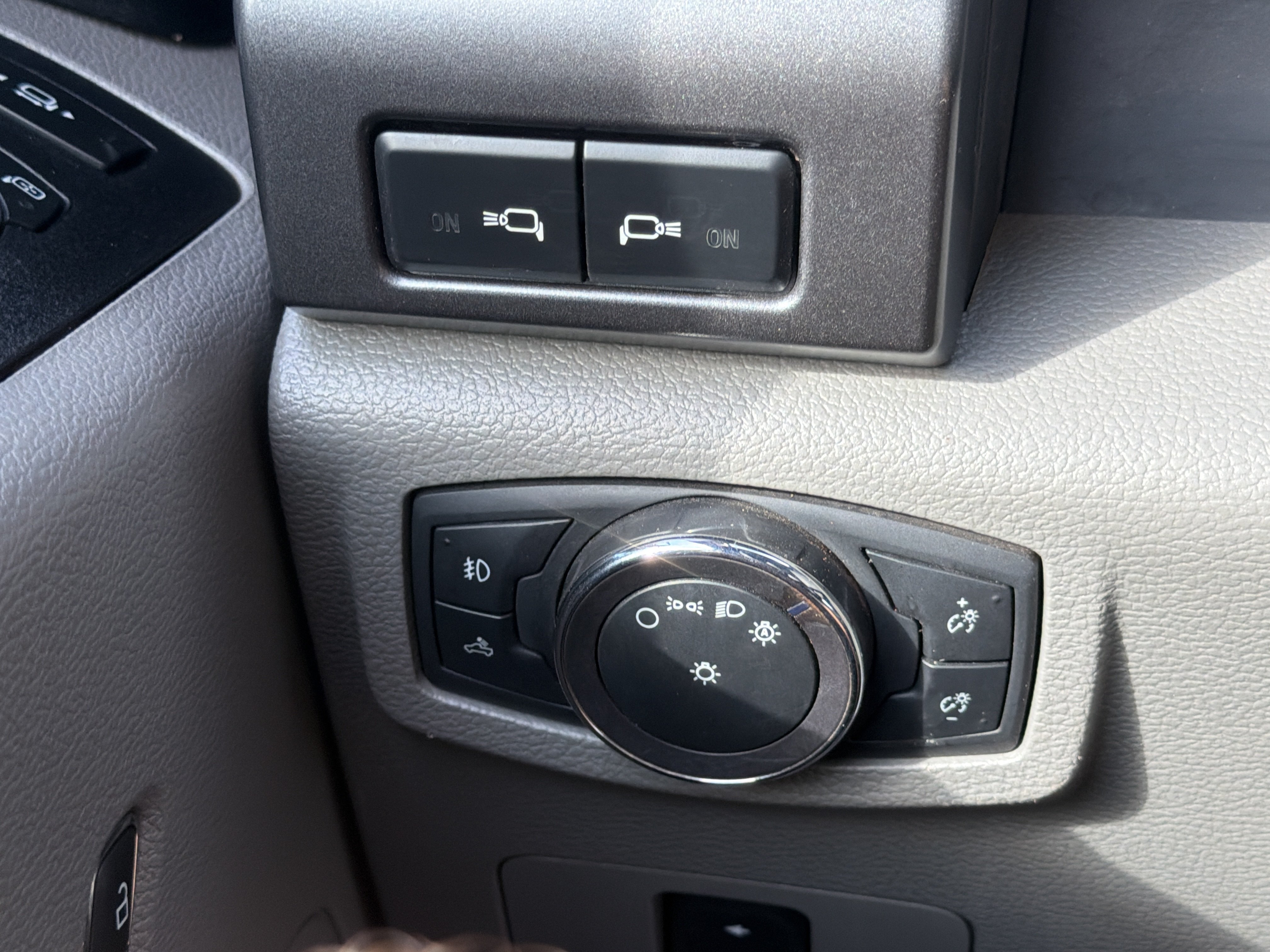 Used 2019 Ford F250 XLT w/ XLT Premium Package AWD/4WD image 27