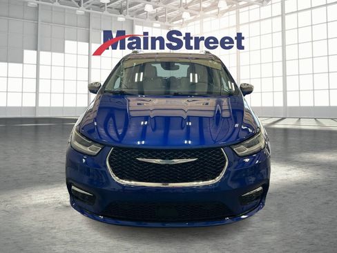 Used 2021 Chrysler Pacifica Limited w/ Uconnect Theater Family Group FWD image 8