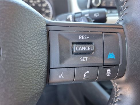 Used 2025 Nissan Rogue SV AWD/4WD image 27