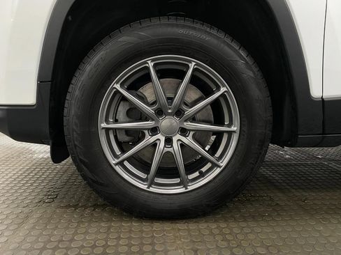 Used 2019 Jeep Cherokee Limited w/ Luxury Group AWD/4WD image 13