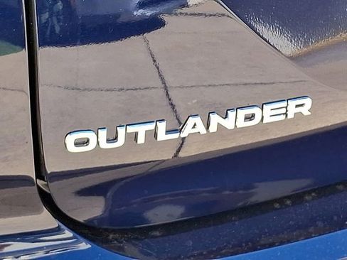 New 2025 Mitsubishi Outlander SE image 17